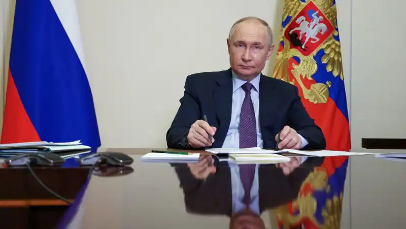 Putin, Esad'a Dört Elle Sarıldı: Yeni Bir Savaş Stratejisi mi?