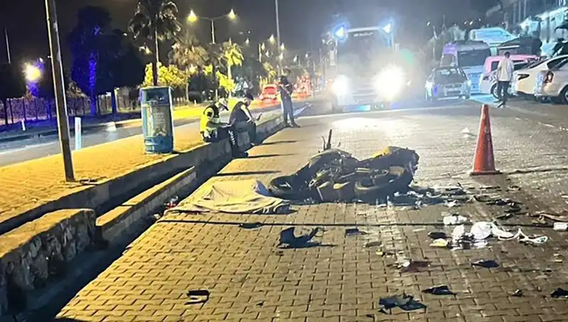 Alanya’da Feci Motosiklet Kazası: İki Genç Hayatını Kaybetti