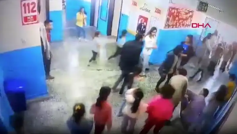 Öğrenci Bayıldı, Okul Müdür Yardımcısı Hayatını Kurtardı!
