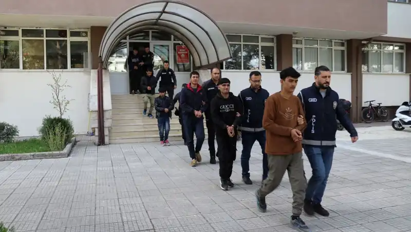 Düzensiz Göçmenler: İki İlde 21 Kişilik Operasyon Gerçekleşti