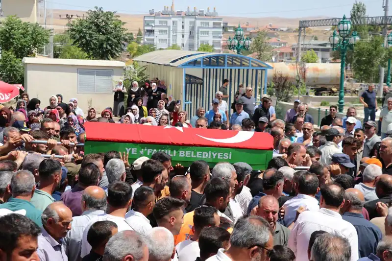 MHP'li Belediye Başkanı, Sevenleri Tarafından Duygusal bir Törende Sonsuzluğa Uğurlandı