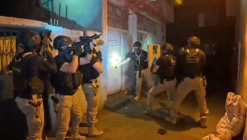 İstanbul'da DAEŞ Operasyonu! 18 Gözaltı ile Terör Tehdidine Darbe