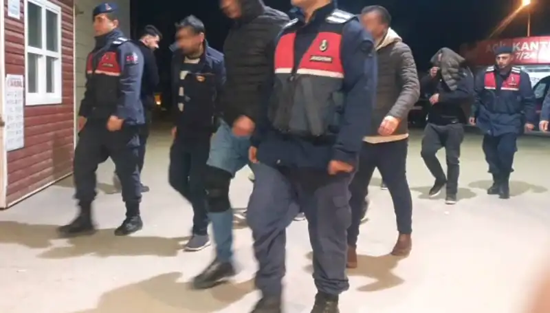 Bağ Evindeki Uyuşturucu Partisine Baskın: 30 Gözaltı ve Şok Edici Detaylar