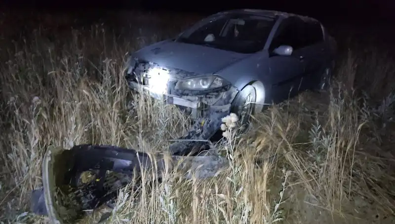 Burdur'da Otomobil Tarlaya Uçtu: Kazanın Ardından İki Kişi Yaralandı