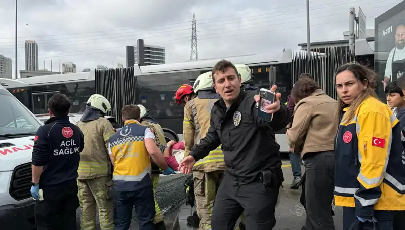 Metrobüste Feci Kaza: Seferler Tamamen Durdu, Yaralılar ve Ölüler Var!