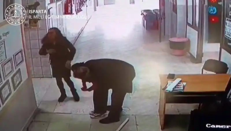 Öğretmen, Heimlich Manevrası ile Öğrencisinin Hayatını Kurtardı