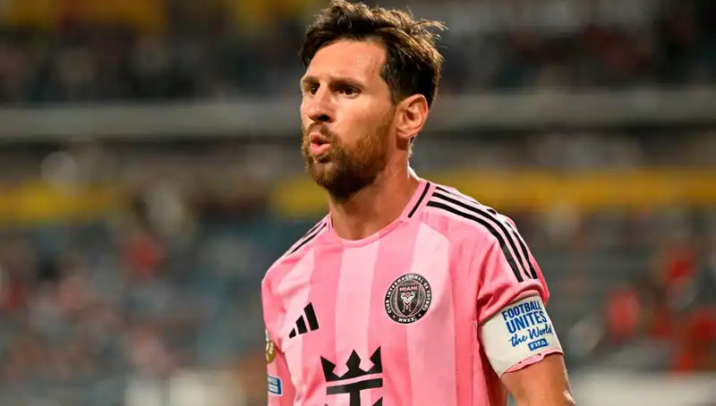 Messi'nin Destanı: Direkten Dönen Son Dakika Şutu Herkesi Şaşırttı