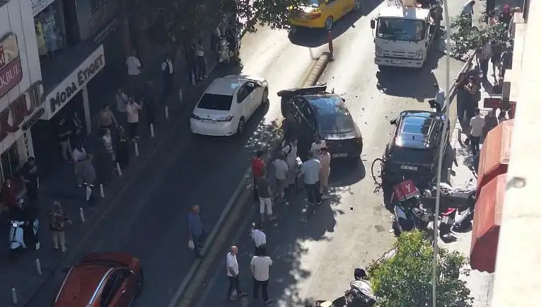 İranlı Sürücü İstanbul Kaldırımında Kaos Yarattı, Görüntüler Viral Oldu!