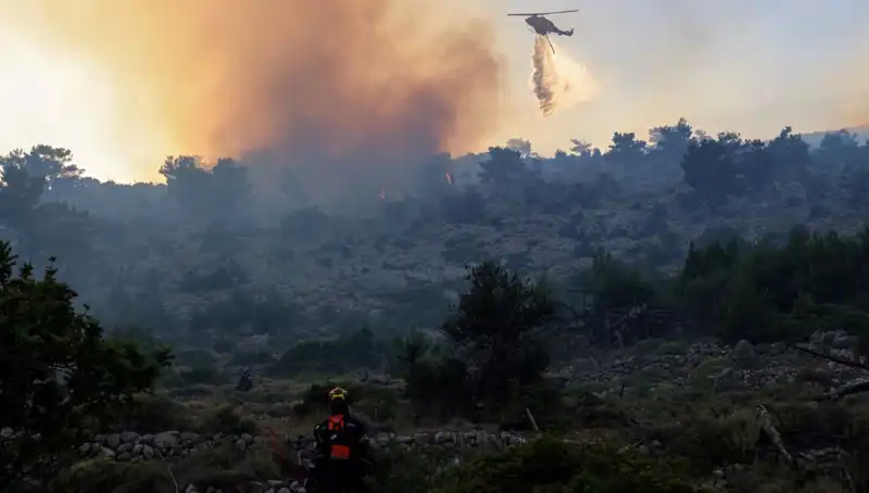 Eğriboz Adası’nda Yangın Felaketi: İki Köy Acil Tahliye Edildi!