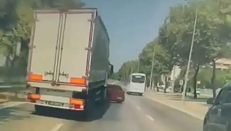 Bursa'da Kör Nokta Kazası: Sürücülerin Dikkat Etmesi Gerekenler