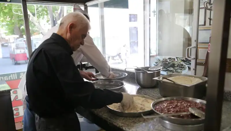 60 Yıl Süren Ciğer Ustalığı ile Tanınan Usta, Şehrin Lezzet Durağı Oldu