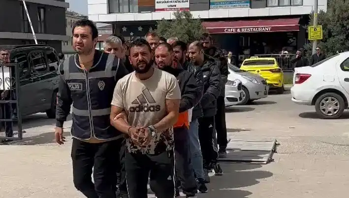 Edirne'de Eş Zamanlı Operasyon: Yedi Firari Suçlu Yakayı Ele Verdi