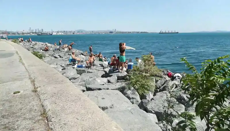 İstanbullular Sahil Keyfini Yeniden Yaşadı: Hava Isındı