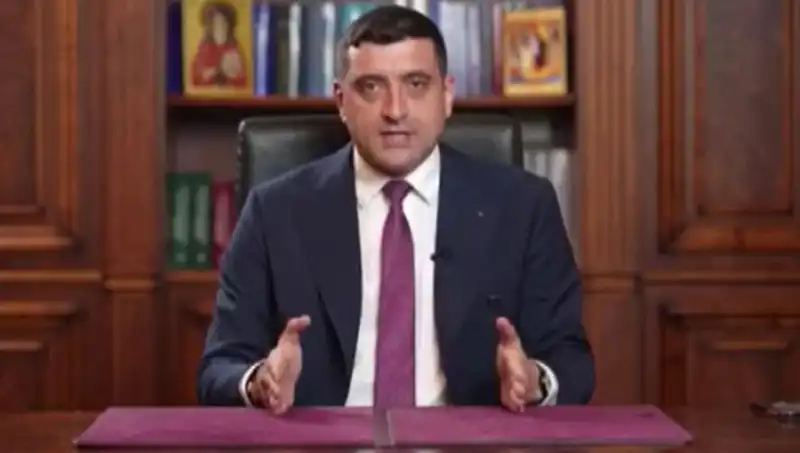 Romanya'daki Seçimlerde Aşırı Sağcı Aday Şaşırtıcı Bir Başarı Elde Etti