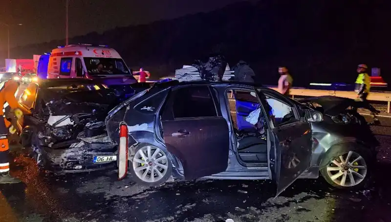 Tem Otoyolu'nda Feci Zincirleme Kaza: 7 Yaralı, Trafik Kilitlendi