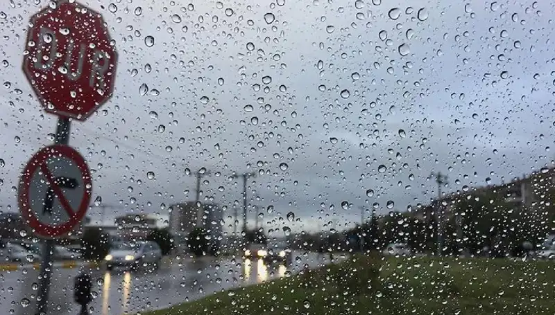 Meteoroloji'den Son Dakika Uyarısı: 20 İlde Sıcaklık Düşüyor, Sağanak Yağış Geliyor!
