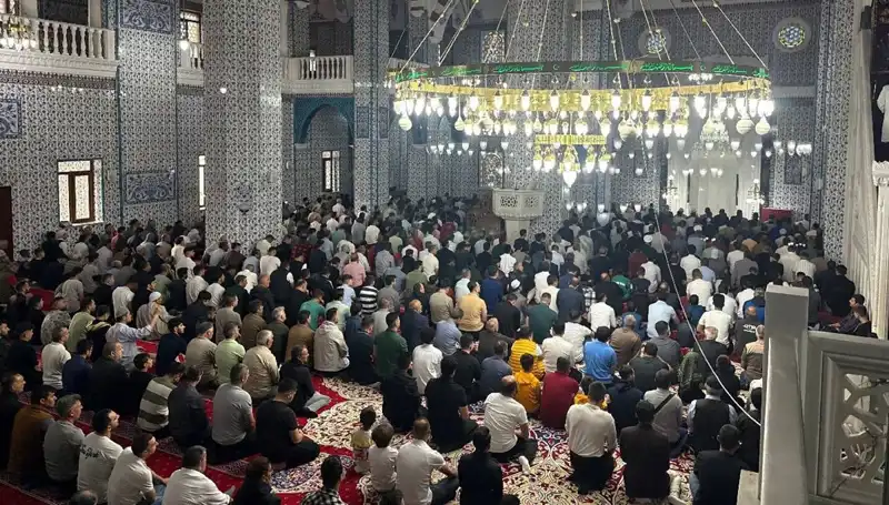 Iğdır'da İlk Bayram Namazı Coşkuyla Kılındı: Dini Birlik ve Beraberlik