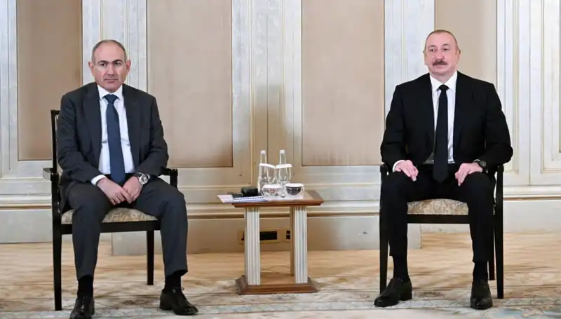 Aliyev ve Paşinyan Abu Dabi’de Tarihi Barış Görüşmeleri İçin Bulundu