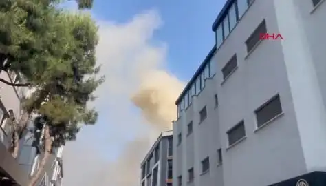 İstanbul'da Yangın Paniği: 4 Katlı İş Merkezinde Alevler Yükseliyor