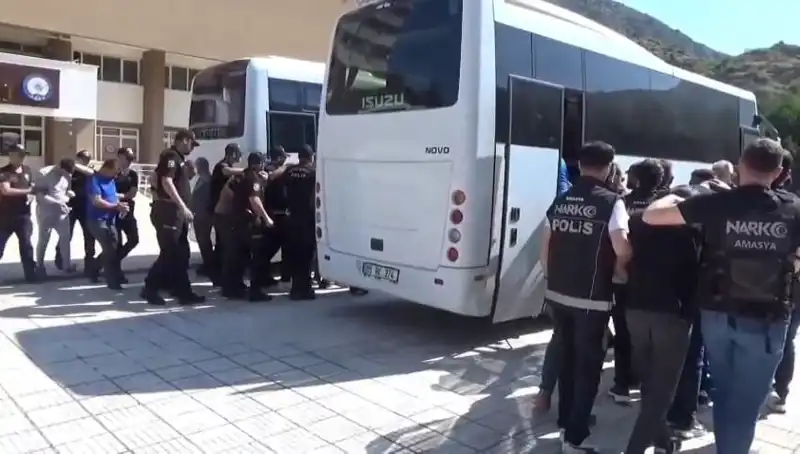 Amasya’da Uyuşturucu Operasyonu: 13 Kişi Tutuklandı, Şok İddialar Ortaya Çıktı