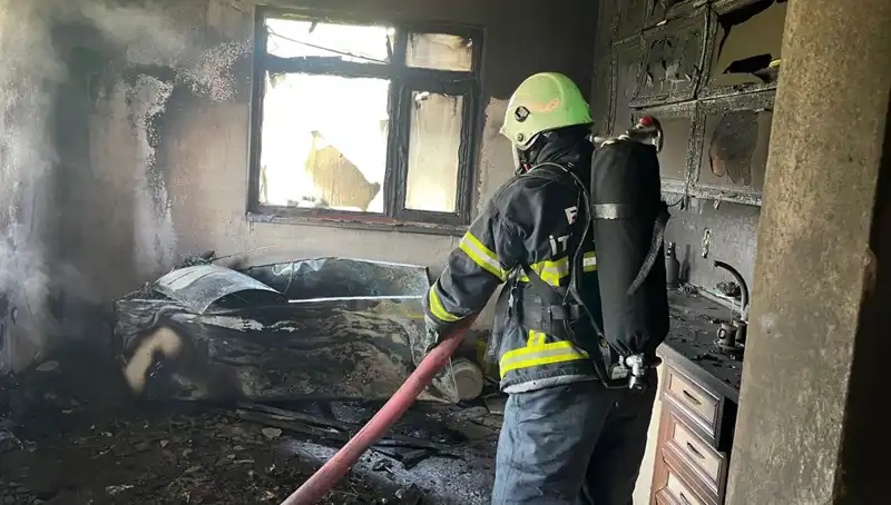 Mutfağında Yangın Çıkan Aile Evi Kül Oldu, İtfaiyenin Mücadelesi Yetersiz Kaldı