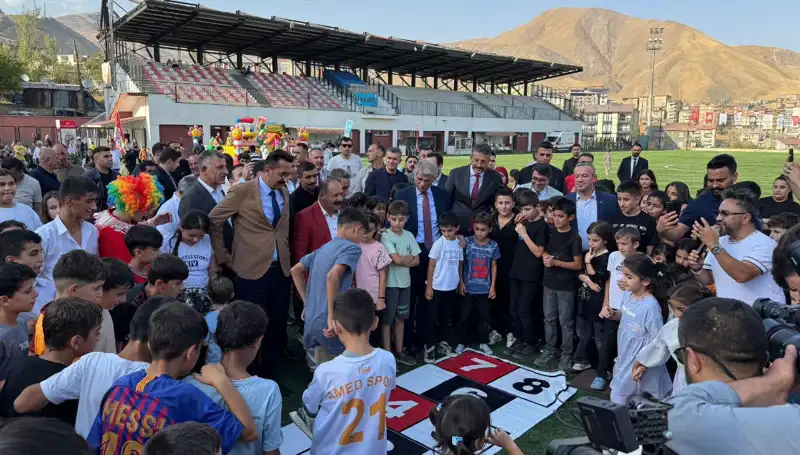 Hakkari'de Anadolu Şenliği: Yerel Kültür ve Lezzetler Buluştu