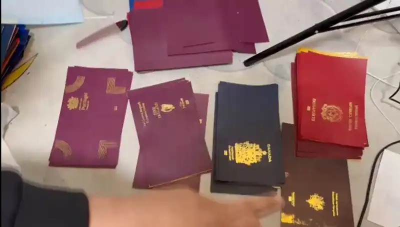 Güvenlik Güçlerinden Büyük Operasyon: Sahte Pasaport, Vize ve Ehliyet Çetesi Çökertildi!