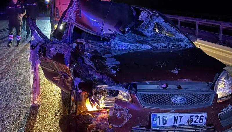 Afyonkarahisar'da TIR ve Otomobil Kaza Yaptı: 4 Kişi Yaralandı