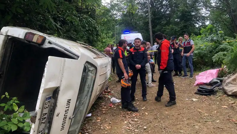 Rize'de Minibüs Kazasında İki Can Aldı, Üç Kişi Yaralandı