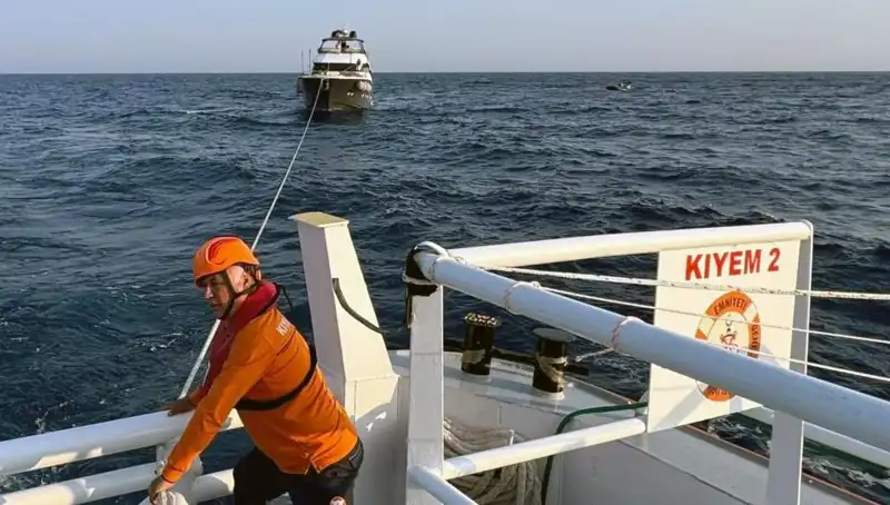 Marmaris'te Sürüklenen Tekne Kurtarıldı: Mürettebat Güvende