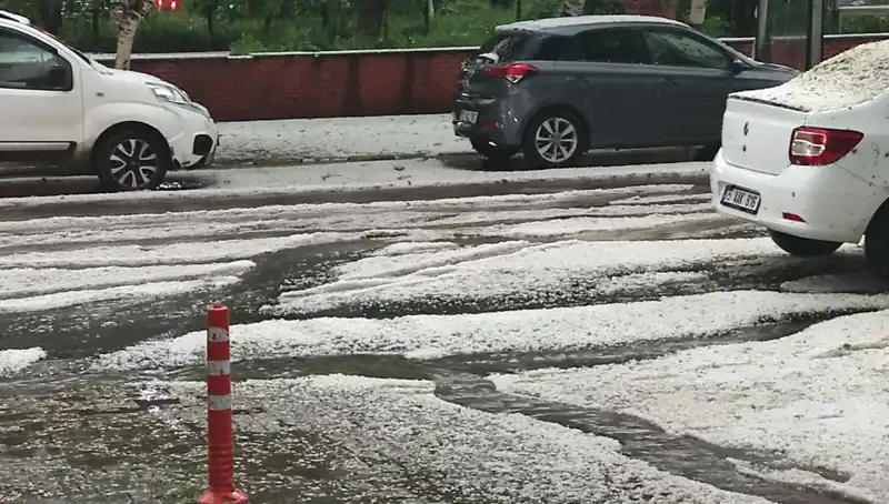 Ardahan’da Dolu Yağışı: Şehir Beyaza Büründü ve Hayatı Olumsuz Etkiledi
