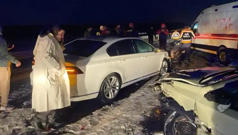 Aksaray'da Zincirleme Trafik Kazası: 15 Kişi Hastanelik Oldu!