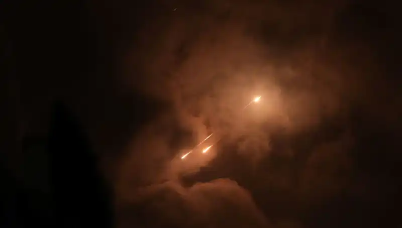 İran'ın Gece Saldırıları: Füzelerin Ateşlenme Zamanlamaları Tesadüf Mü?