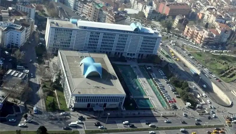 İBB Üzerinde Soruşturma: "Enderun" WhatsApp Grubundaki Mesajlar Neden Tartışma Yarattı?