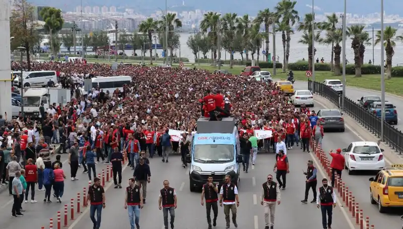 İzmir'de Grev Krizi Büyüyor: İşçiler Direnişte, Çözüm Nerede?