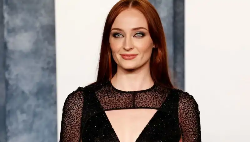 Sophie Turner'a Yapılan Yorumlar Sosyal Medyada Tartışma Yarattı!
