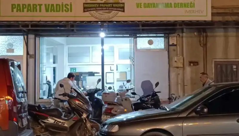 Lokalde Bıçaklı Kavga! Bir Kişi Ağır Yaralandı